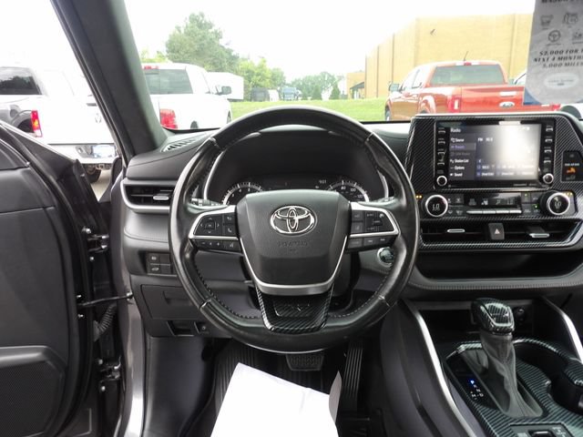 Used 2022 Toyota Highlander XSE AWD/4WD image 25