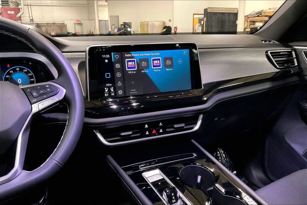 Used 2025 Volkswagen Atlas Cross Sport SE image 8