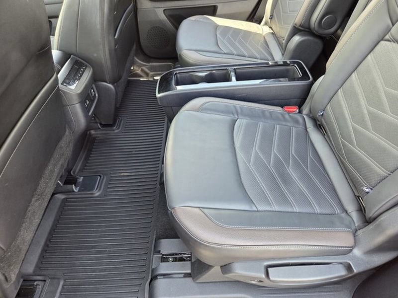 Used 2024 Nissan Pathfinder Platinum FWD image 13