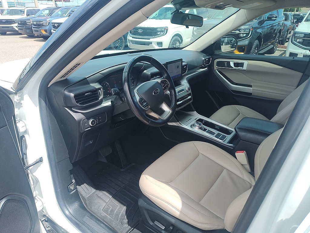 Certified 2021 Ford Explorer XLT w/ Equipment Group 202A RWD image 11
