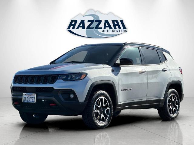 Used 2024 Jeep Compass Trailhawk AWD/4WD image 7