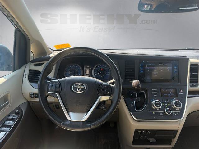 Used 2017 Toyota Sienna XLE w/ XLE Navigation Package FWD image 3