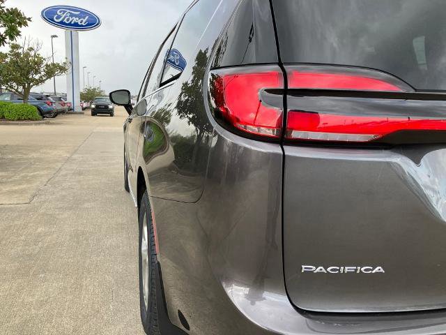 Used 2023 Chrysler Pacifica Limited AWD/4WD image 12