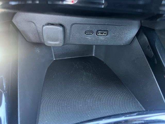 Used 2025 Chevrolet Trax LT w/ LT Convenience Package FWD image 28