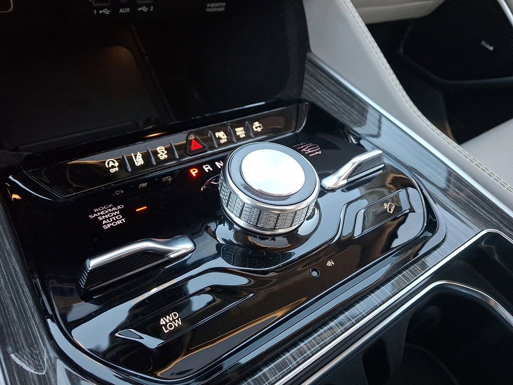 Used 2022 Jeep Wagoneer Series III w/ Premium Group I image 16