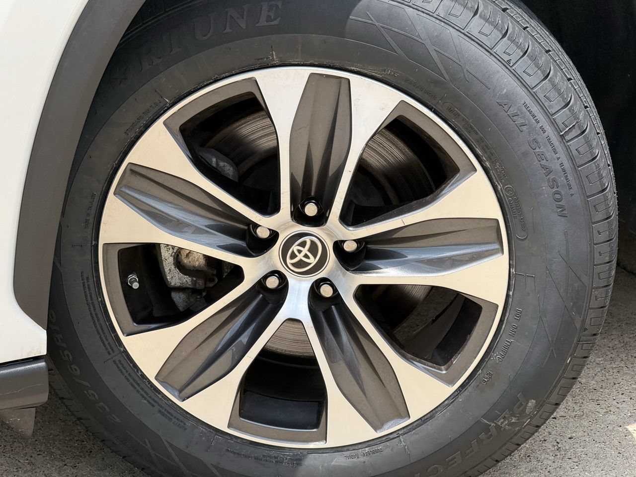 Used 2022 Toyota Highlander XLE FWD image 8