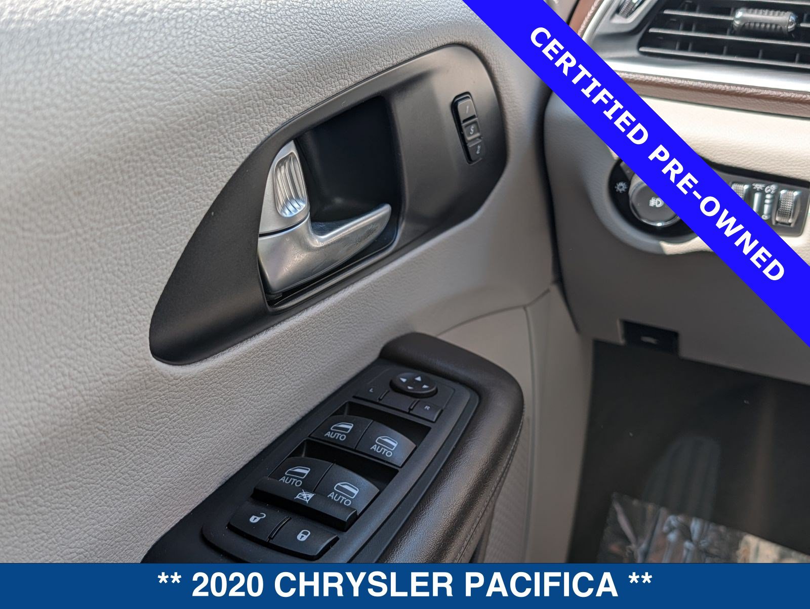 Used 2020 Chrysler Pacifica Touring-L Plus FWD image 27
