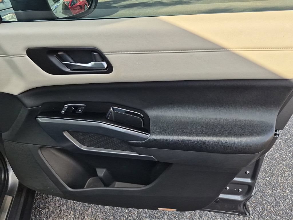 Used 2022 Nissan Pathfinder SL w/ Lighting Package (N92) AWD/4WD image 24