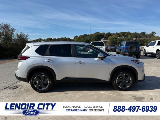 Used 2024 Nissan Rogue SV AWD/4WD image 15
