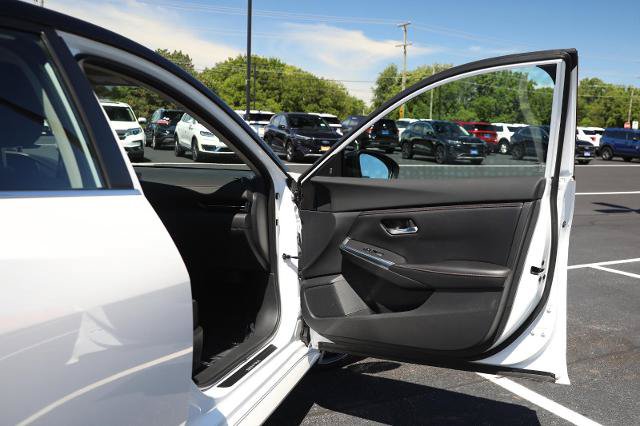 Used 2022 Nissan Sentra SR w/ Electronics Package FWD image 27