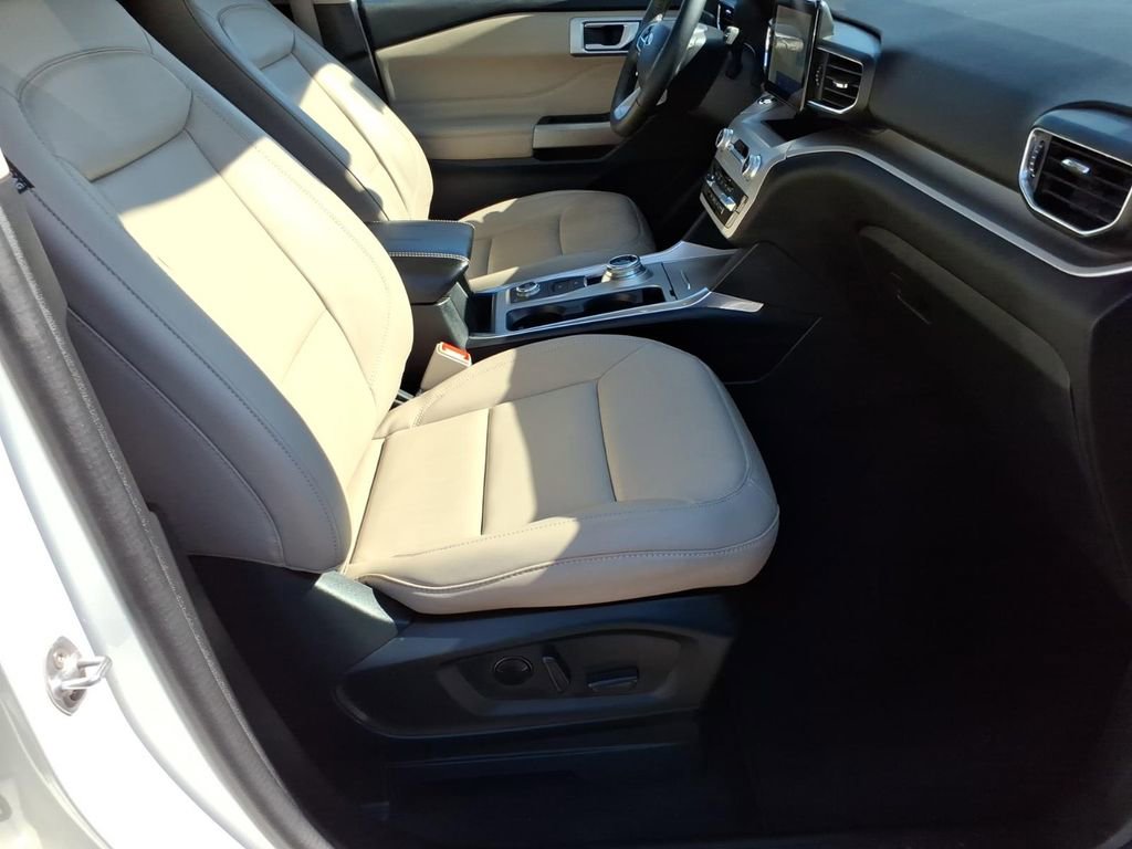 Certified 2023 Ford Explorer XLT w/ Equipment Group 202A image 8