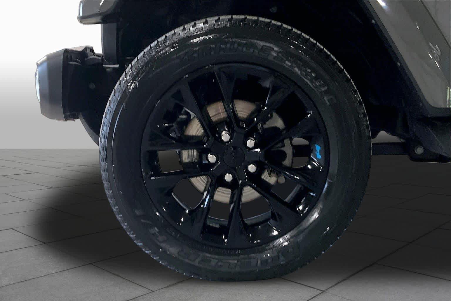 Used 2022 Jeep Wrangler Unlimited Sahara AWD/4WD image 11