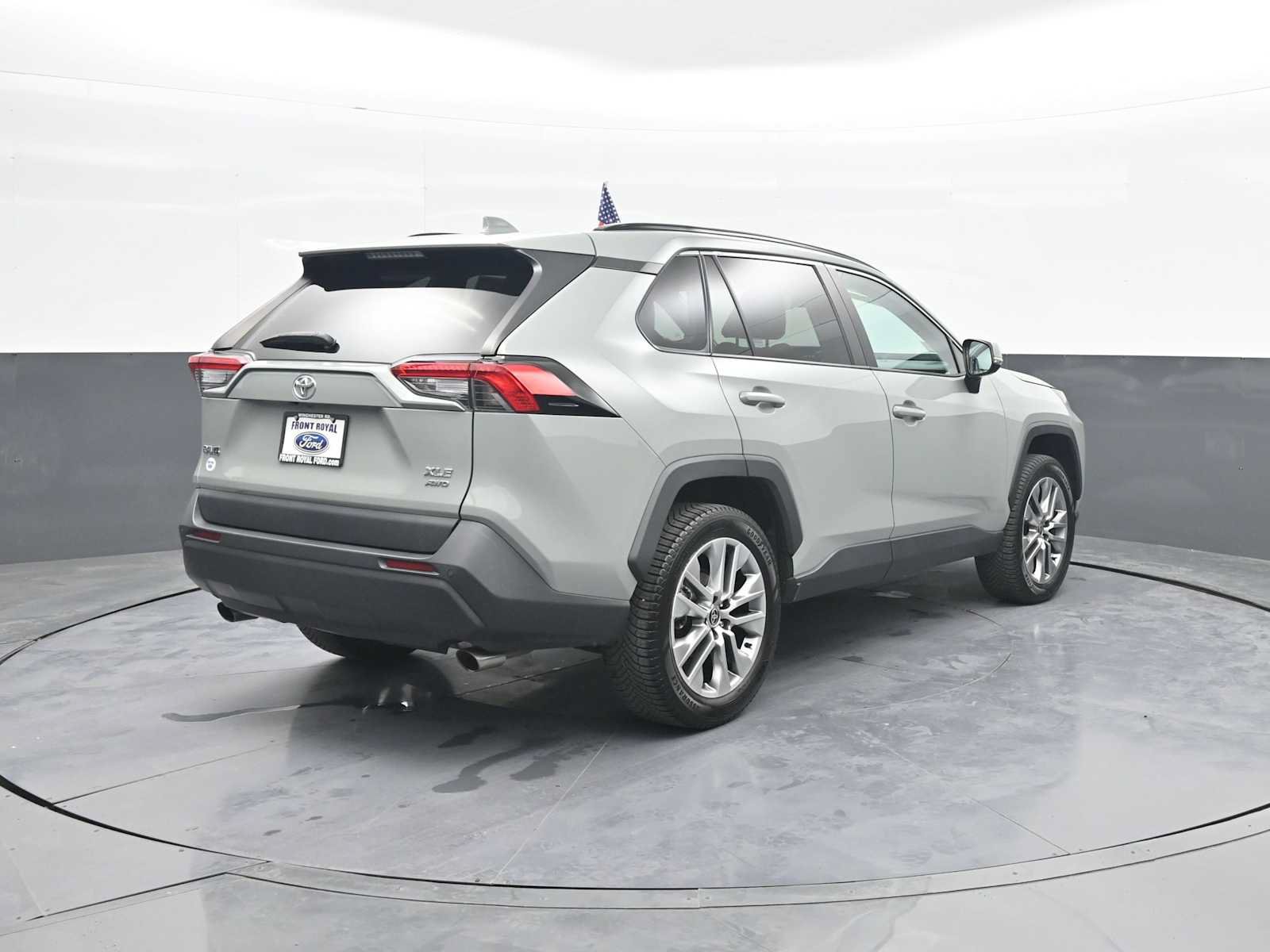 Used 2022 Toyota RAV4 XLE Premium AWD/4WD image 7