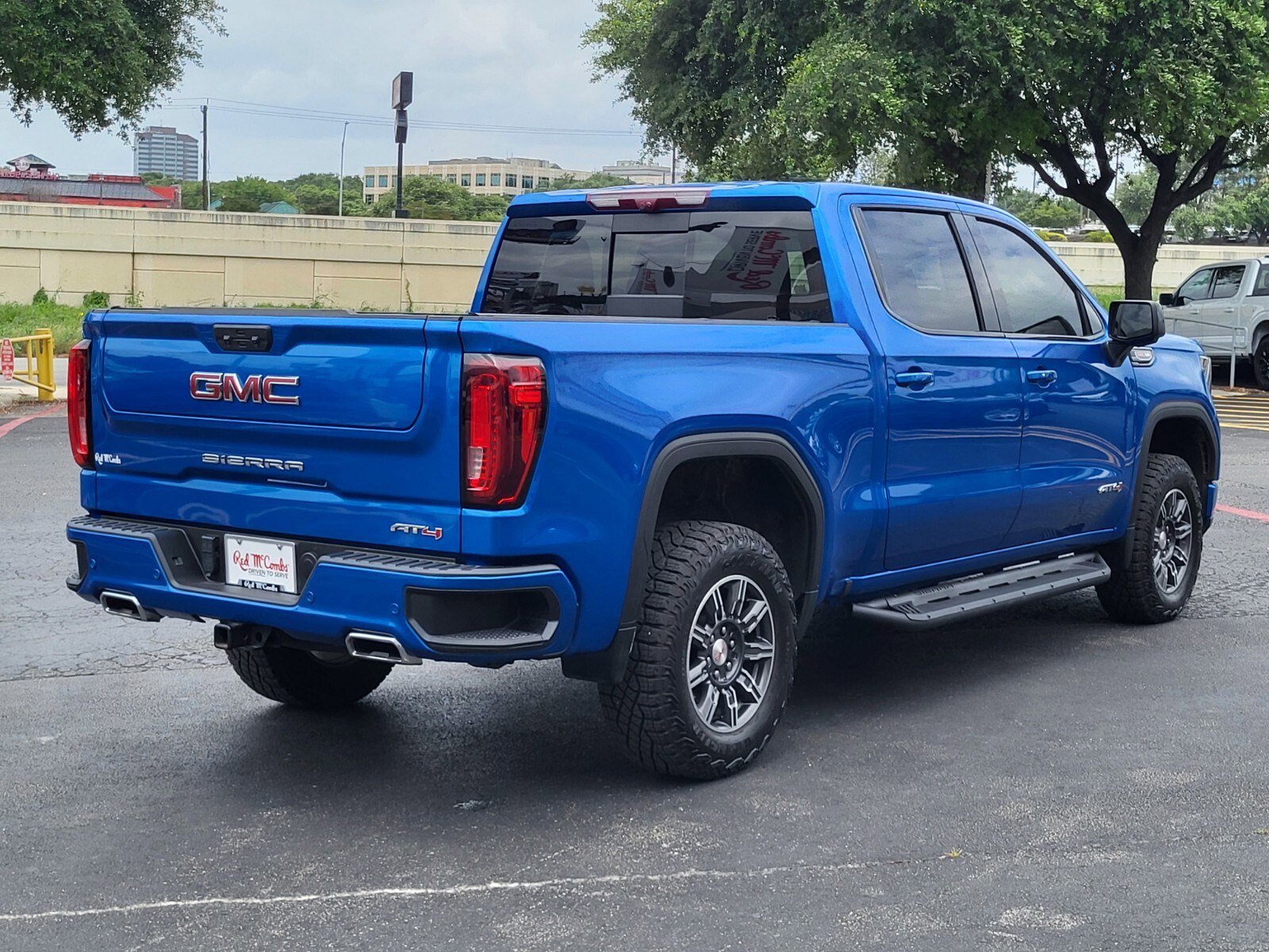 Used 2024 GMC Sierra 1500 AT4 AWD/4WD image 4