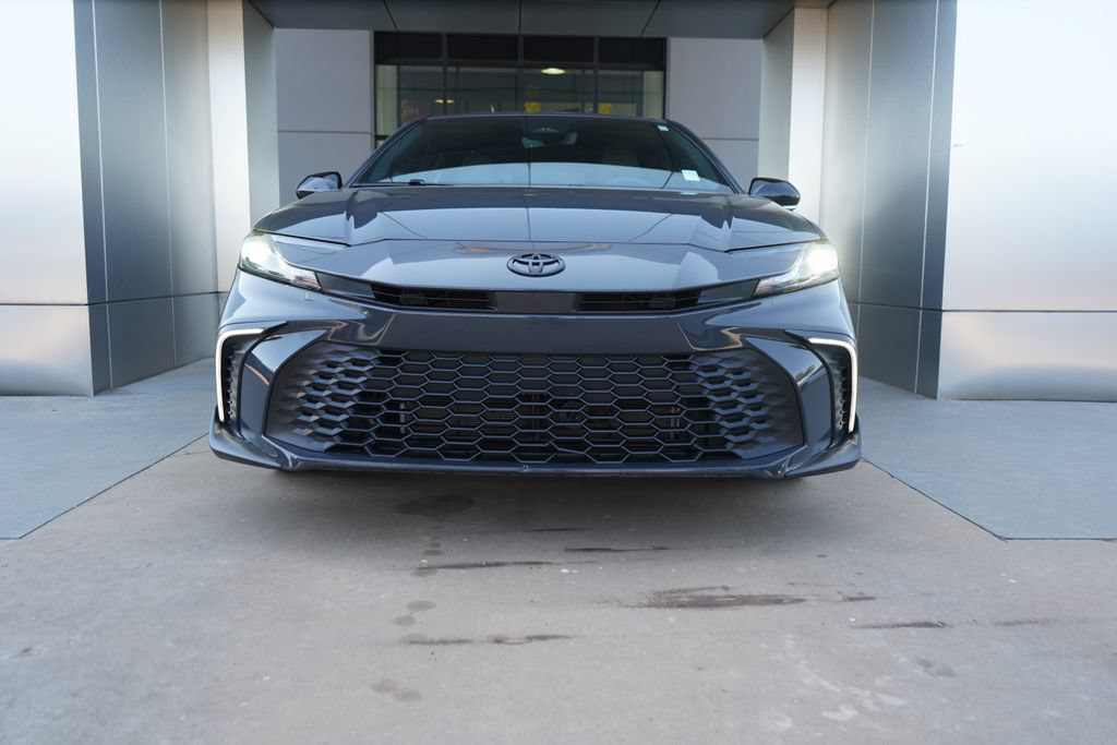 Used 2025 Toyota Camry SE w/ Convenience Package FWD image 4