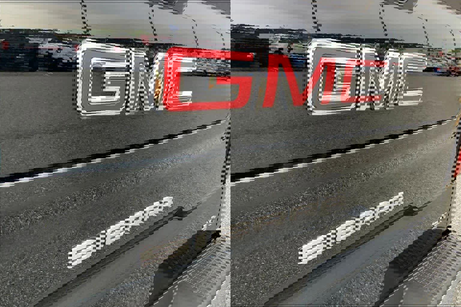 Used 2025 GMC Sierra 1500 SLT w/ SLT Premium Plus Package image 30