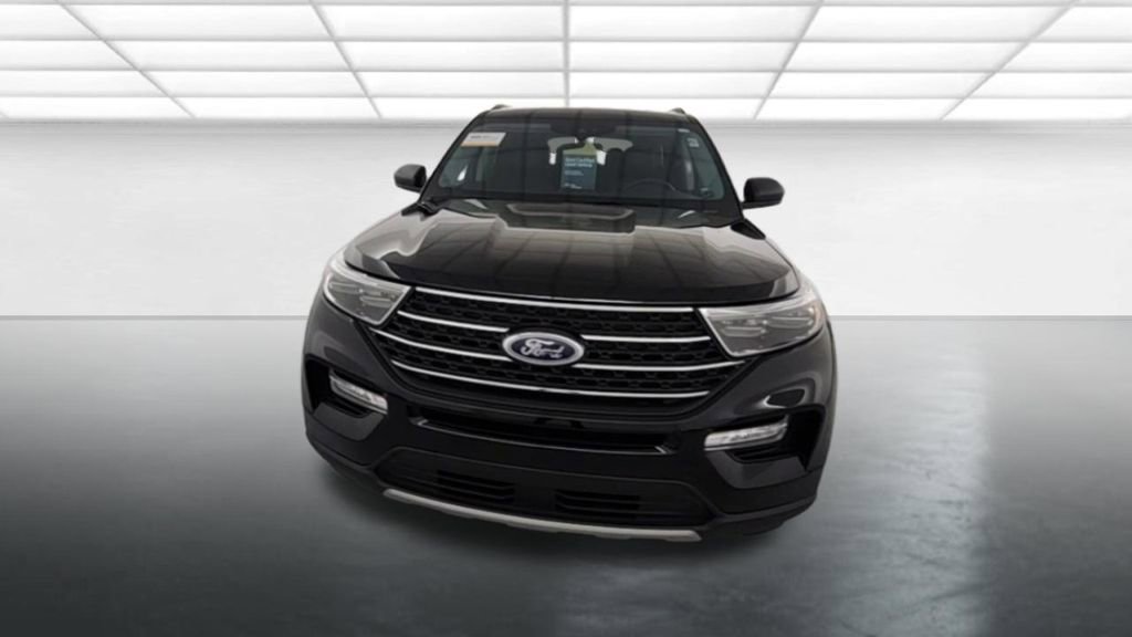 Certified 2024 Ford Explorer XLT w/ Equipment Group 202A AWD/4WD image 2