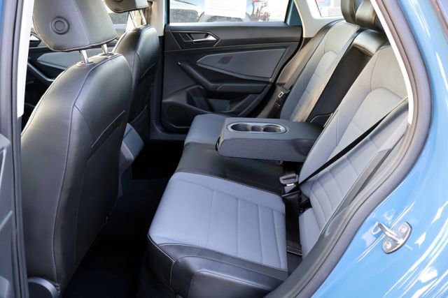Used 2025 Volkswagen Jetta SE image 24