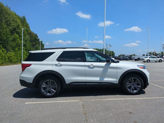 Certified 2023 Ford Explorer XLT w/ Equipment Group 202A AWD/4WD image 3