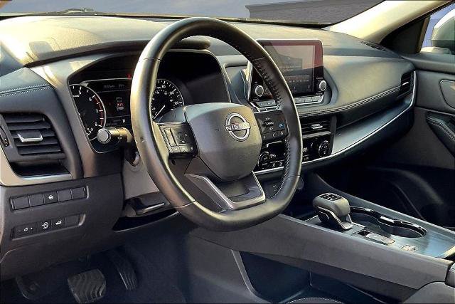 Used 2025 Nissan Rogue SV FWD image 17