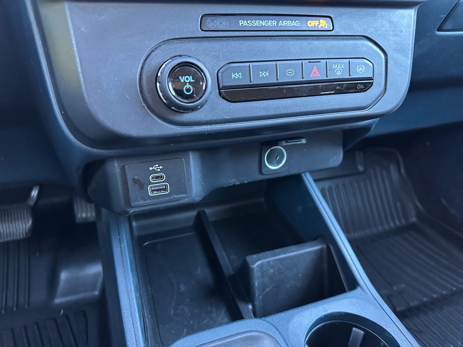 Certified 2025 Ford Maverick XL FWD image 30