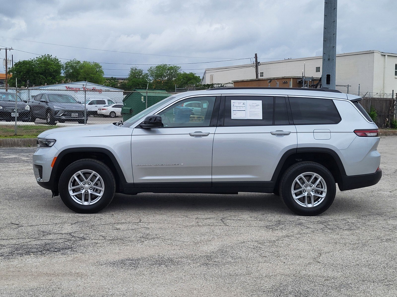 Used 2025 Jeep Grand Cherokee L Laredo image 6