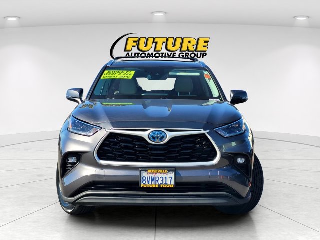 Used 2021 Toyota Highlander XLE AWD/4WD image 2