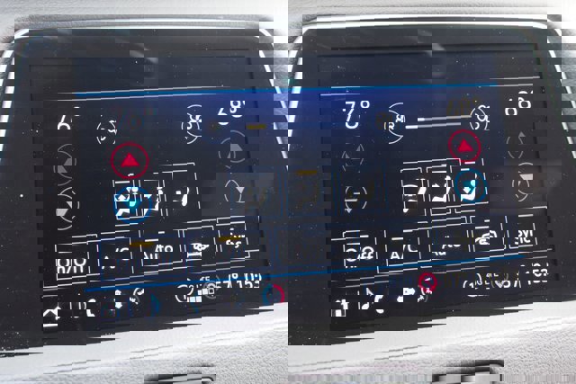 Used 2023 Cadillac XT4 Luxury w/ Cold Weather Package image 29