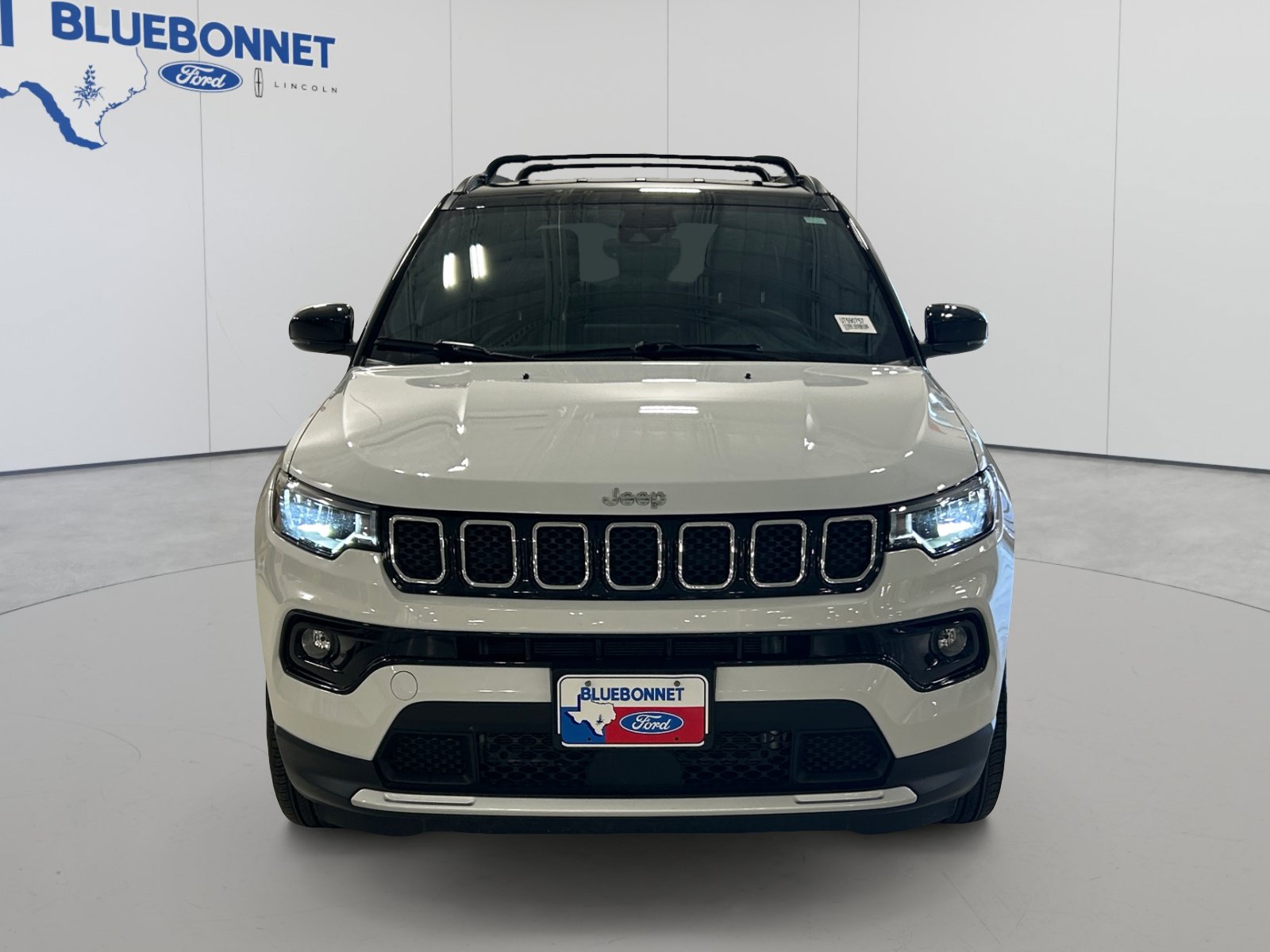 Used 2024 Jeep Compass Limited AWD/4WD image 2