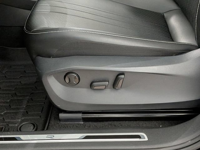 Used 2024 Volkswagen Tiguan SE R-Line w/ MDO Package, Two-Row AWD/4WD image 12
