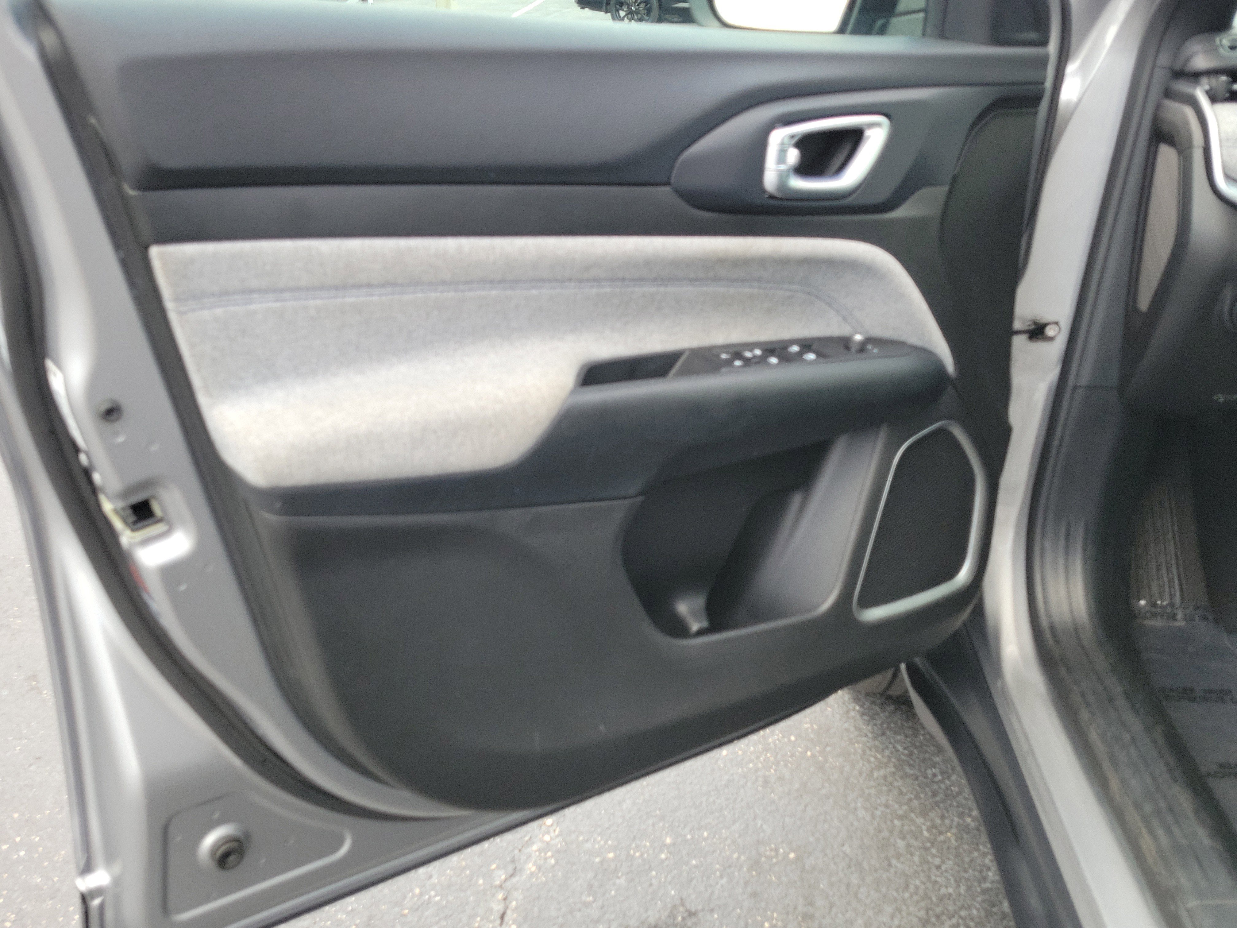 Used 2024 Jeep Compass Latitude AWD/4WD image 18