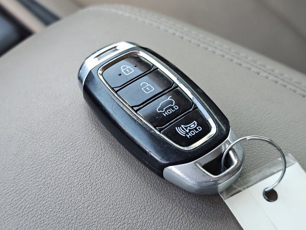Used 2020 Hyundai Santa Fe Limited AWD/4WD image 34