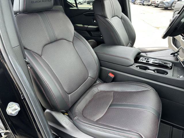 Used 2025 Honda Pilot Black Edition image 17