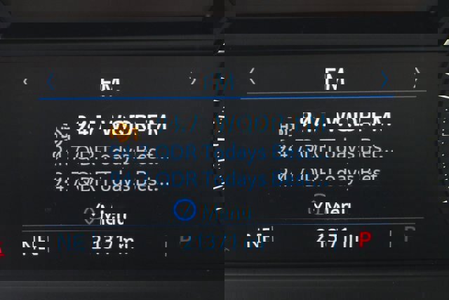 Used 2023 Cadillac XT4 Luxury w/ Cold Weather Package image 32