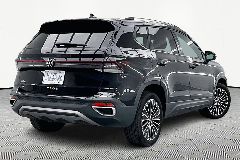 Used 2025 Volkswagen Taos SE image 4
