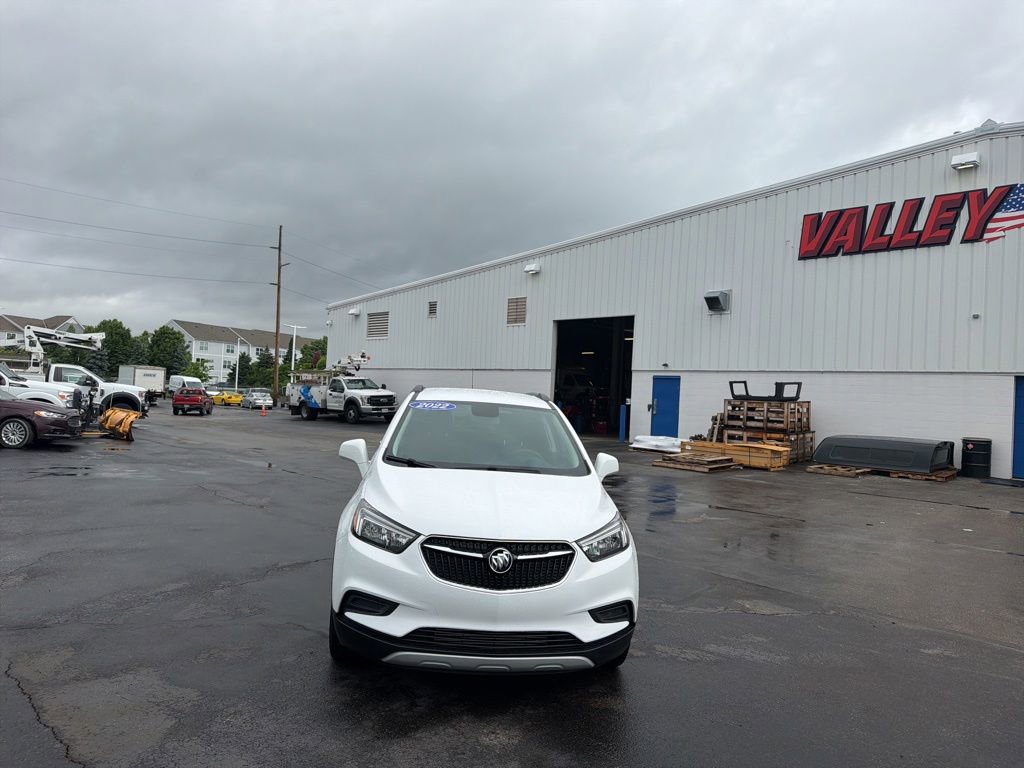 Used 2022 Buick Encore Preferred AWD/4WD image 2