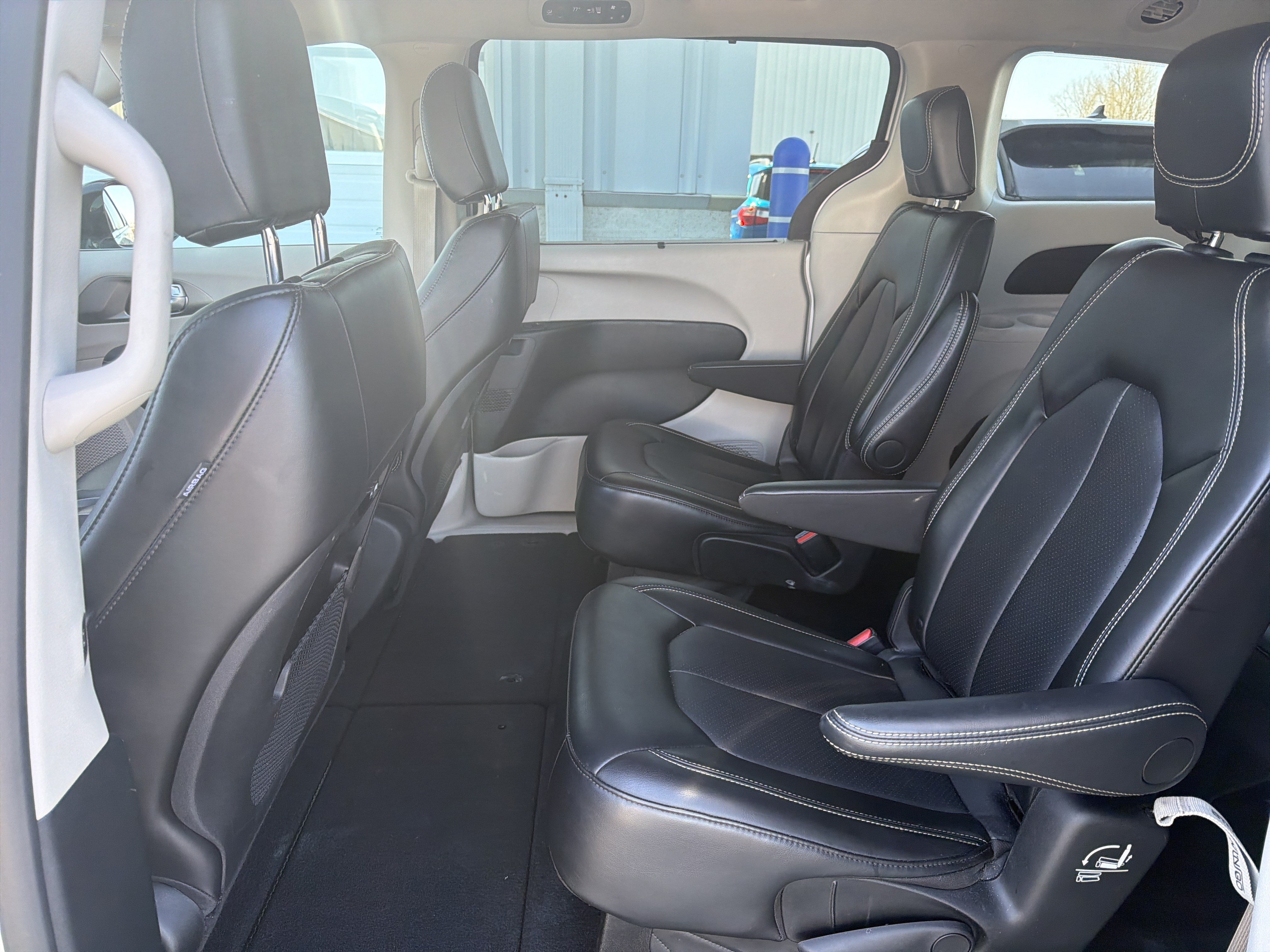 Used 2024 Chrysler Pacifica Touring-L FWD image 28