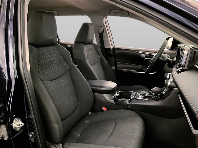 Used 2022 Toyota RAV4 XLE AWD/4WD image 7