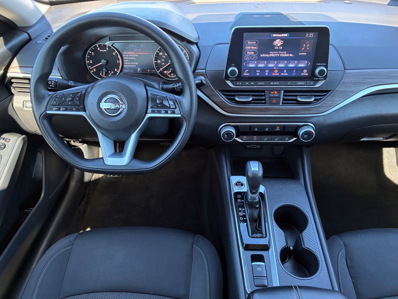 Used 2025 Nissan Altima 2.5 SV AWD/4WD image 17