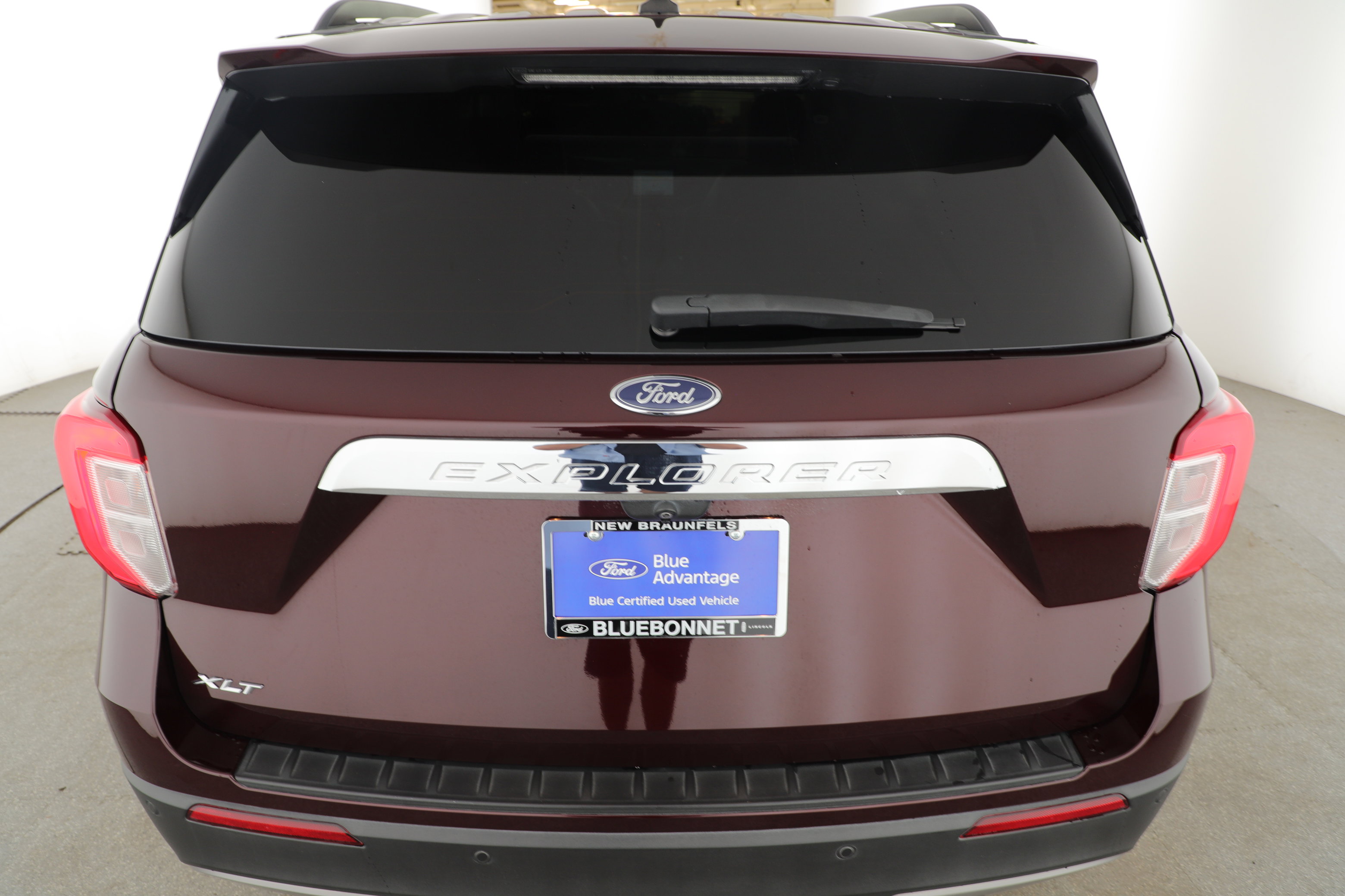 Certified 2022 Ford Explorer XLT w/ Equipment Group 202A RWD image 4