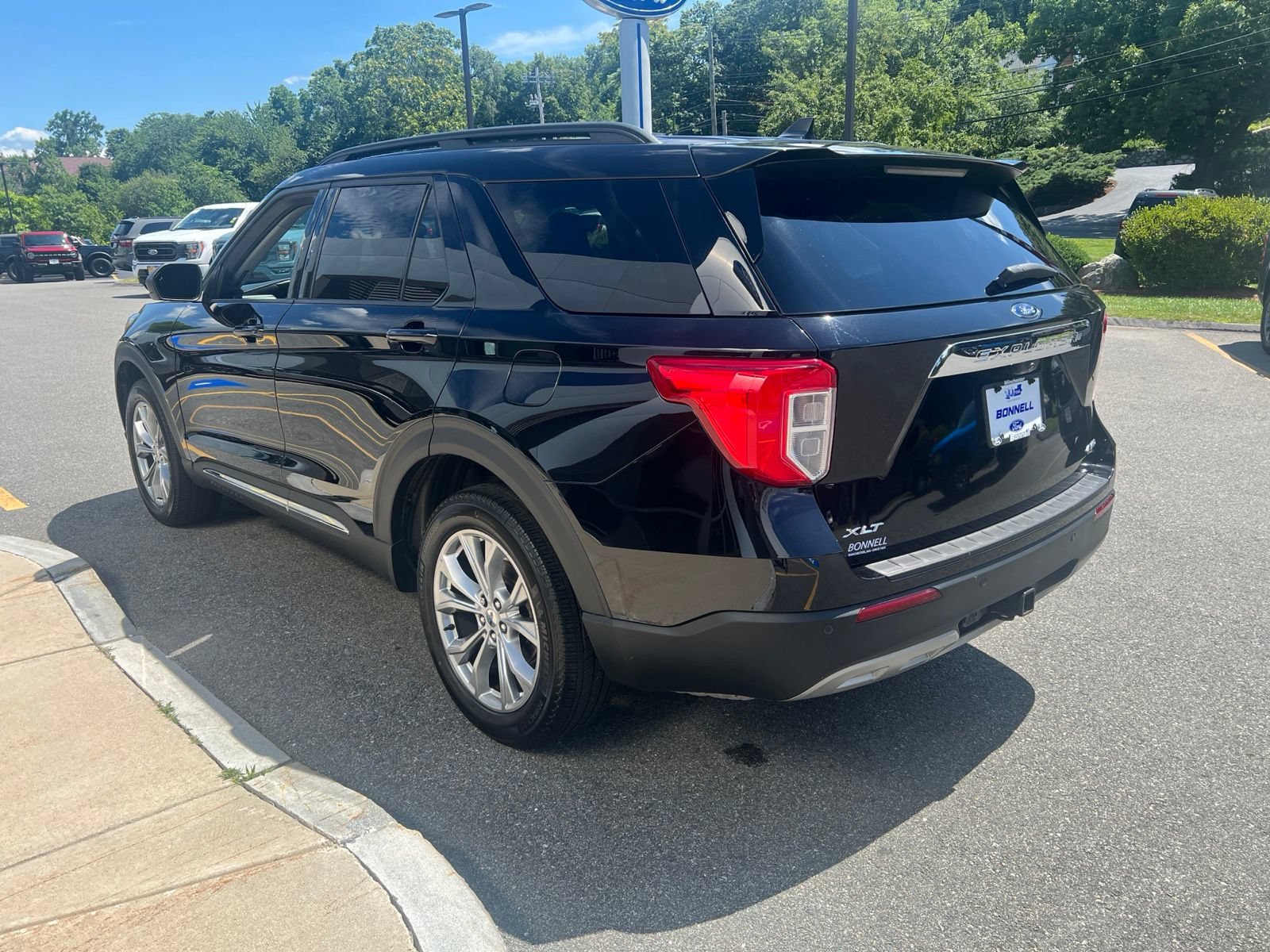 Certified 2023 Ford Explorer XLT w/ Equipment Group 202A AWD/4WD image 5