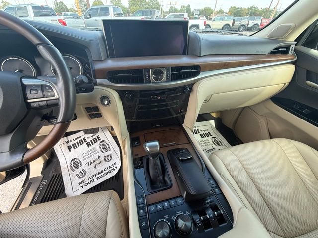 Used 2021 Lexus LX 570 4WD w/ Luxury Package image 11