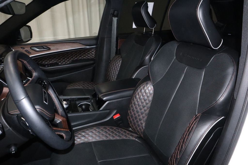 Used 2023 Jeep Grand Cherokee Summit image 27