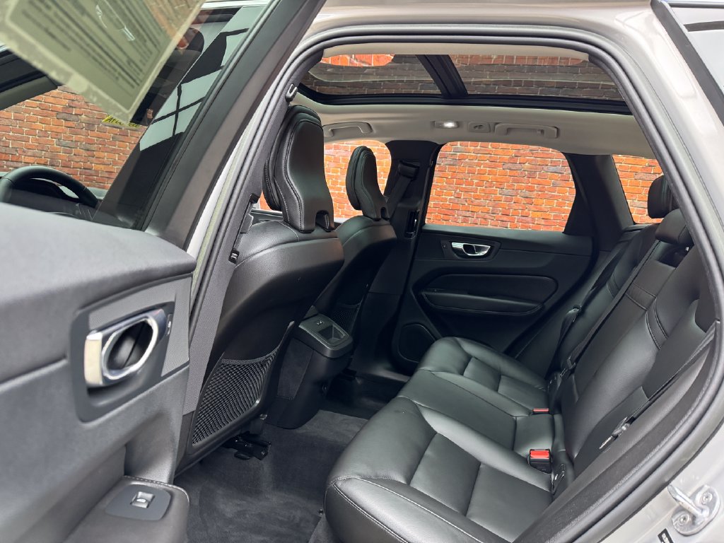 Used 2023 Volvo XC60 B5 Core w/ Climate Package AWD/4WD image 24