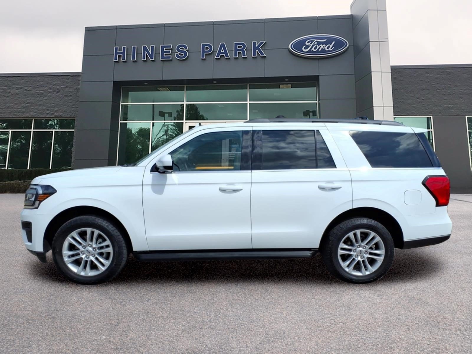 Certified 2024 Ford Expedition XLT AWD/4WD image 4