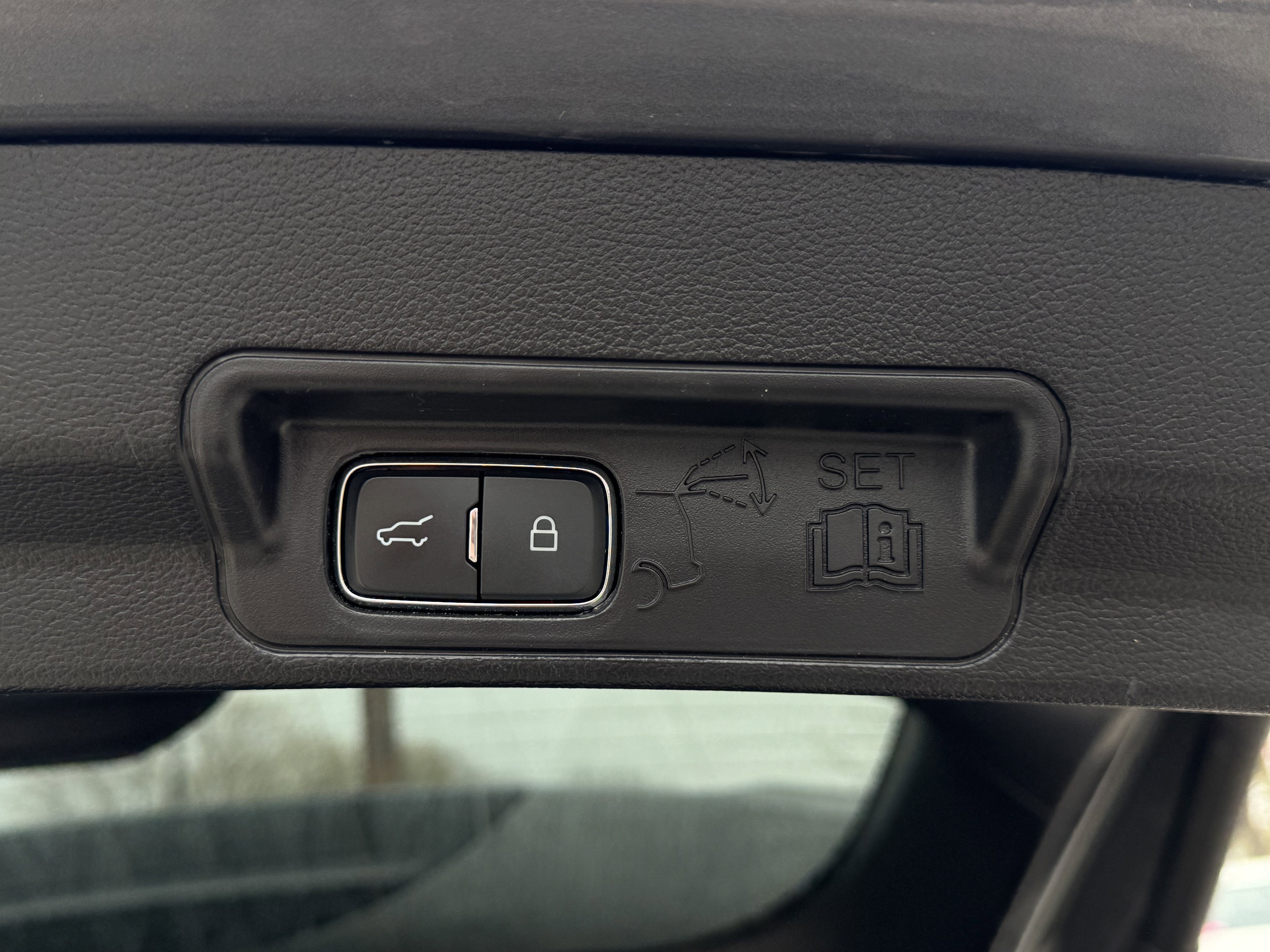 Certified 2021 Ford Explorer XLT image 9