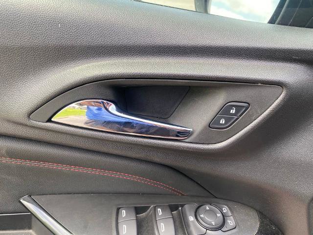 Used 2025 Chevrolet Trax RS FWD image 14