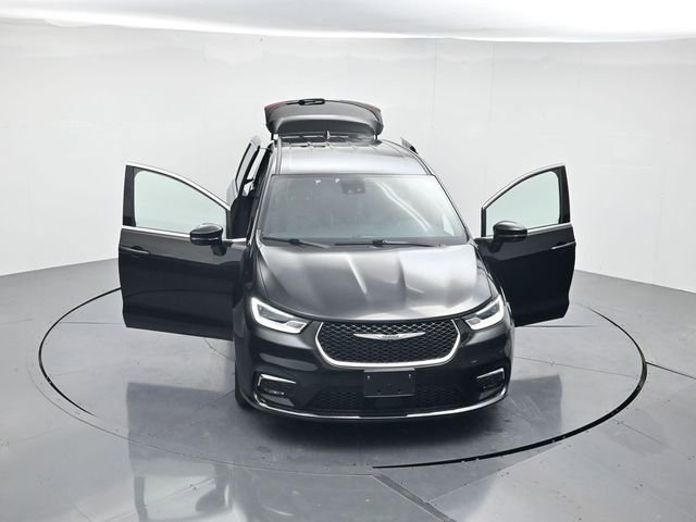 Used 2025 Chrysler Pacifica Select FWD image 48