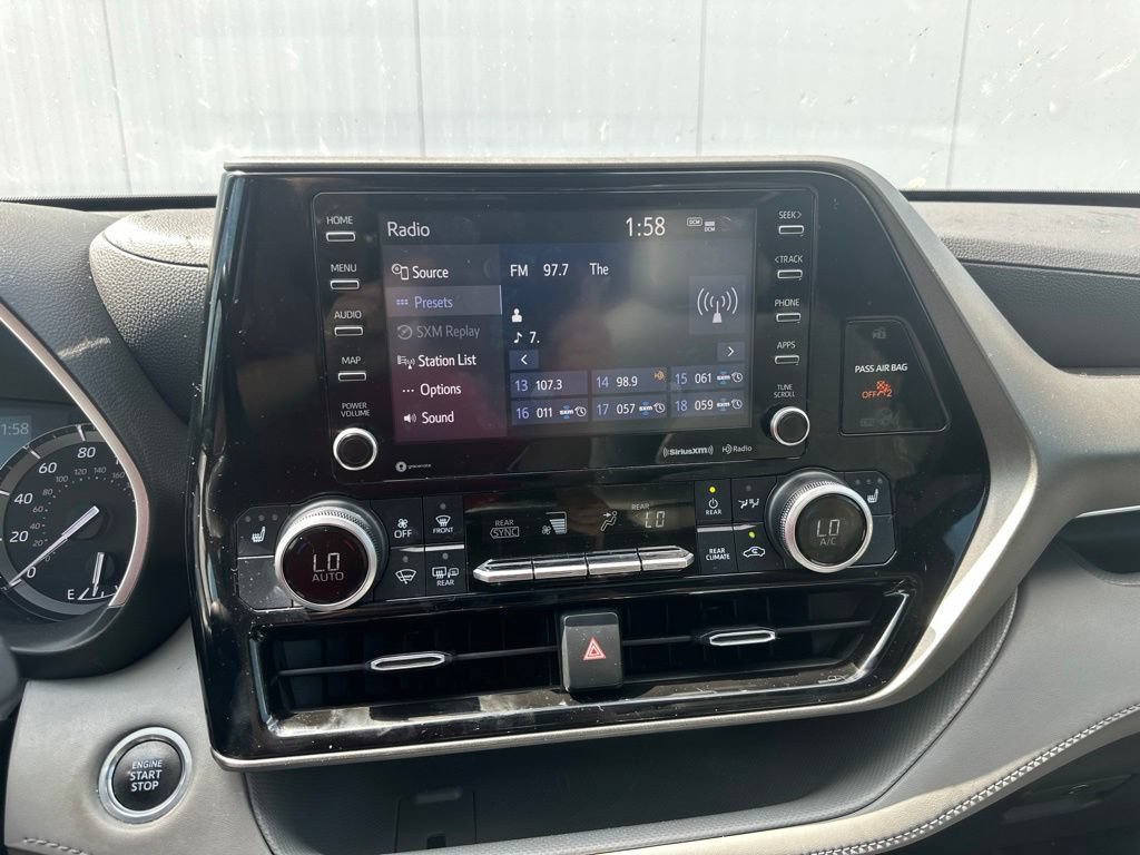 Used 2021 Toyota Highlander XLE AWD/4WD image 42