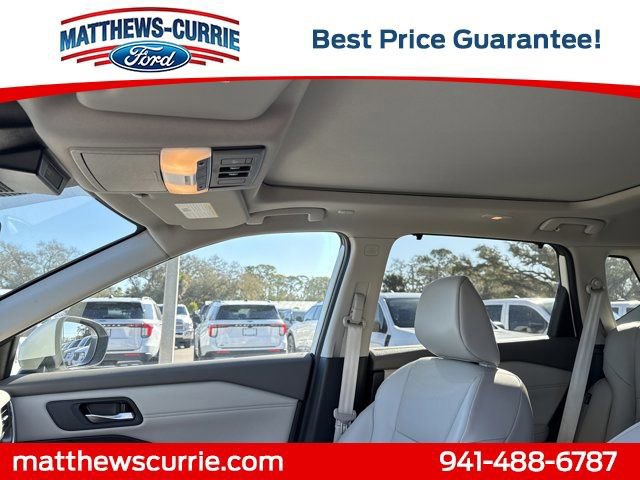 Used 2023 Nissan Rogue SV w/ SV Premium B Package image 11